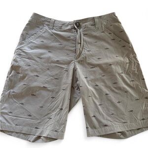 Men’s Under Armour Heat Gear Gray Fish Print Cargo Fishing Shorts Size 32